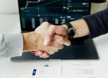 Handshake with salary growth chart - Highest paying Gulf jobs and salaries
