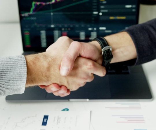 Handshake with salary growth chart - Highest paying Gulf jobs and salaries