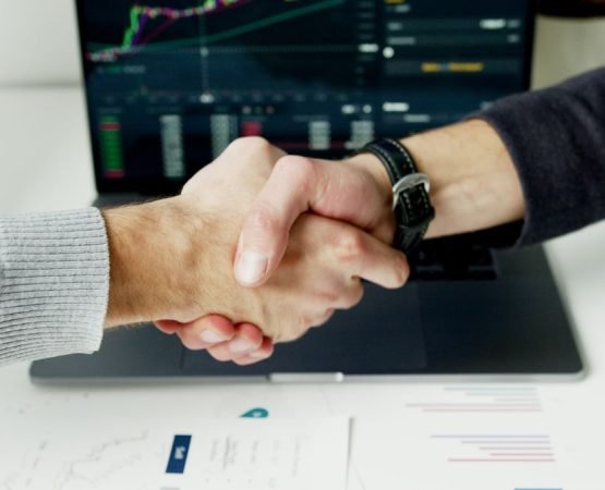 Handshake with salary growth chart - Highest paying Gulf jobs and salaries